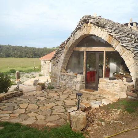 Du Domaine De Bombes Bed & Breakfast *