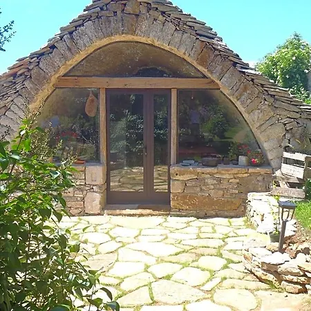 Du Domaine De Bombes 3* Mostuéjouls