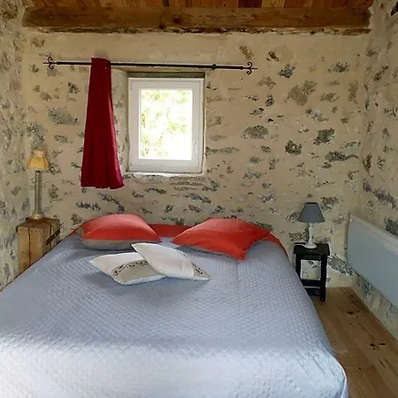 Du Domaine De Bombes فندق مبيت وإفطار 3*