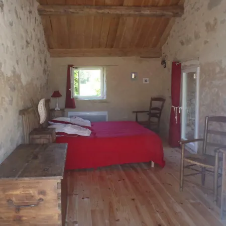 Du Domaine De Bombes Отель типа 