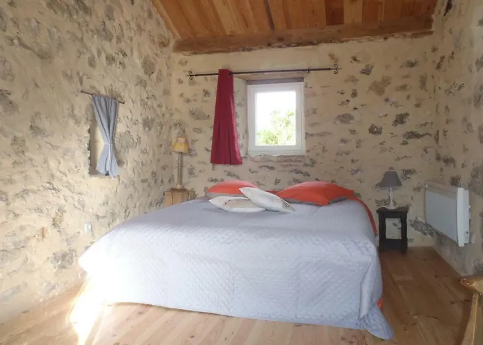 Bed & Breakfast Du Domaine De Bombes 3*