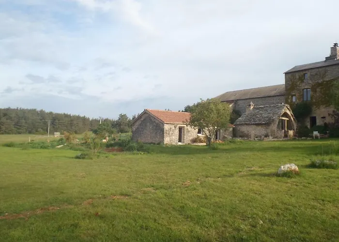 Du Domaine De Bombes Bed & Breakfast